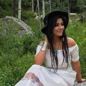 Meet your Posher, Courtney elyse